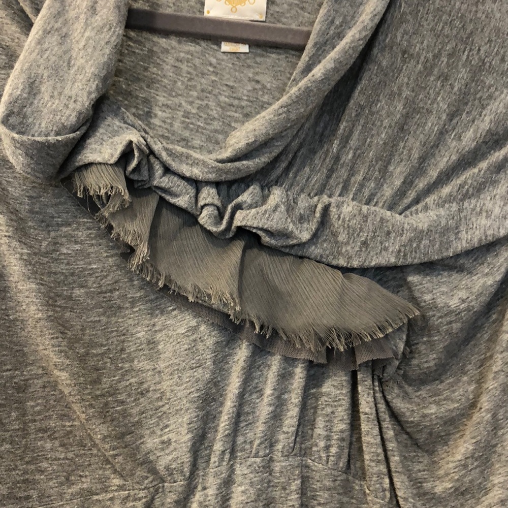 Unique Grey Top - Picture 2 of 5